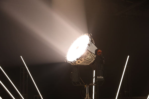 BeamLight Max90: A Top-Notch Cinematic Parallel Beam Light