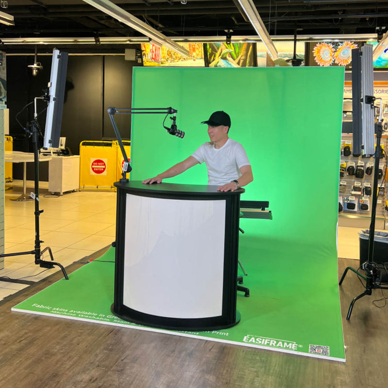 easiframe curved chromakey green in use