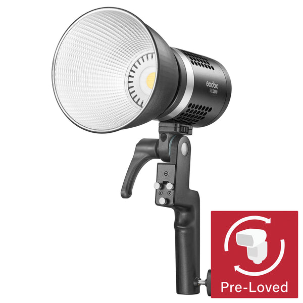 ML30Bi Bi-Colour Ultra-Compact 21 FX Effects COB LED Lighting Photoshoot